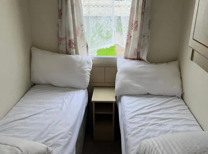 S422 Golden Palm 8 Berth Caravan