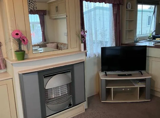 S422 Golden Palm 8 Berth Caravan